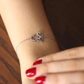 925 Ayar Gümüş Kalemli Üç Kalp Modeli Zincir Bileklik, Beyaz - Beyaz Taş thumbnail 4