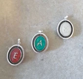 925 Ayar Gümüş Çift Taraflı Yeşil Mineli Harf Kolye thumbnail 5