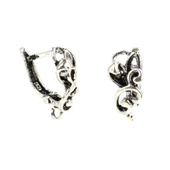 925 Ayar Gümüş Çiçek Desenli Arkadan Kıskaçlı Küpe thumbnail 1