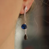 925 Ayar Gümüş Damla ve Safir Taşlı Sallantılı Çivi Küpe thumbnail 1