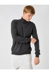 Basic Turtleneck Sweater - 7