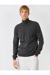 Basic Turtleneck Sweater - 8