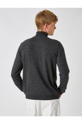 Basic Turtleneck Sweater - 9