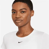 Nike Dri-FIT One Dar Kesim Kısa Kollu Kadın Üstü - 3