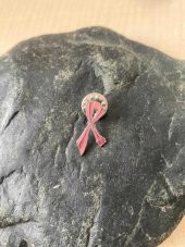 PEMBE FİYONKLU ROZET YAKA BROŞÜ thumbnail 1