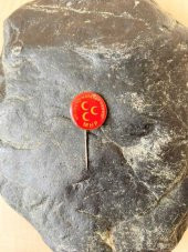 VİNTAGE MİLLİYETÇİ HAREKET PARTİSİ ROZETİ MHP ROZET 3 HİLAL ROZET YAKA BROŞU İĞNELİ ROZET NO 3 thumbnail 1