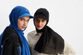 Siyah ve Gece Mavisi Kadın Tesettür Multi Şifon İpeksi Şal ve Pamuklu  Penye  Yarım Vizör Şapka ikilisi Siyah ve Mavi Takım - 5
