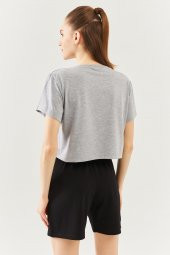 Gri Oversize Rahat %100 Pamuklu Penye Bisiklet Yaka Kısa Kol Basic Crop T-Shirt - 5