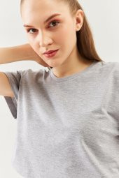 Gri Oversize Rahat %100 Pamuklu Penye Bisiklet Yaka Kısa Kol Basic Crop T-Shirt - 8