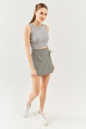 Gri Sıfır Kol Bisiklet Yaka Vucuda oturan %100 Pamuklu Kaşkorse Esnek Crop Bluz - 4