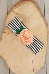 Siyah Pudra El Yapımı Yumuşak Eşsiz Aksesuarlı Doğal Pamuklu Penye Bebek Çocuk Kız Bandana GÜL SERİSİ - 1