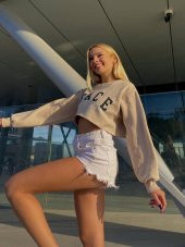 Bej Baskılı Örme Yumuşak Dokulu Şardonlu Crop Sweatshirt - 3