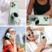 iPhone 15 Pro Kılıf Astronot Seri Stant Silikon Kapak - 10