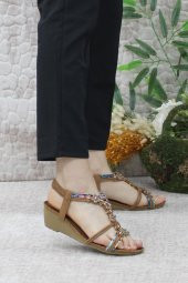 Guja 23Y151-16 Anatomik Rahat Dolgu Taban Boncuklu Kadın Sandalet thumbnail 1