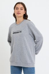 Kadın Bisiklet Yaka Rahat Kalıp 3 iplik Kalın Brooklyn Baskılı Sweatshirt SPR24sw29 - 11