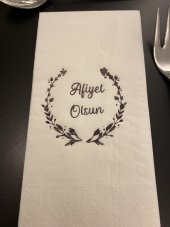 Siyah Yaldızlı Afiyet Olsun 16 lı Beyaz Renkli Kağıt Peçete thumbnail 3