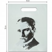 El Geçmeli Atatürk Baskılı Beyaz Plastik Çanta 25x18 cm - 1