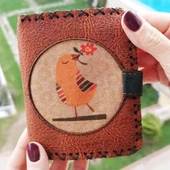 El Yapımı Kadın Cüzdan Vegan Deri Çiçekli Kuş Görselli Kahverengi Renk thumbnail 1