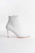 Nairobi Beyaz Mat İnce Topuklu Klasik Bot thumbnail 4