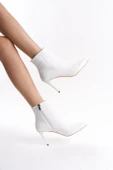 Nairobi Beyaz Mat İnce Topuklu Klasik Bot thumbnail 1