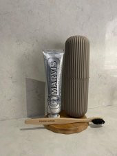 Pharma Acqua Diş Fırçası + Marvis Smokers Whitening Mint Diş Macunu 85 ml + Sütlü Kahve Saklama Kabı thumbnail 1