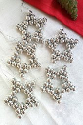 Silver Stars - 5 Adet Parlak Gümüş Yıldız Dekoratif Süs - Kapı Süsü - Yılbaşı Süsü - Ağaç Süsü - 1
