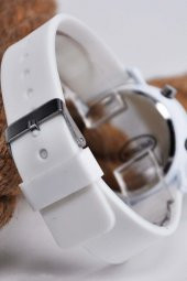 Beyaz Silikon Kordonlu Beyaz Kasa Şık Sade Kadın Kol Saati Su-470 thumbnail 3