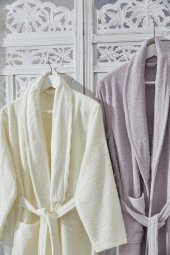 Family Dantelli Krem & Lila Aile Bornoz Seti 6 Parça Çeyizlik Kadın Erkek Bornoz Banyo Havlu Takımı - 2