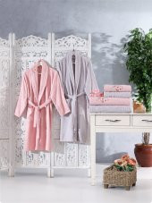 Family Nakışlı Pembe & Lila Aile Bornoz Seti 6 Parça Çeyizlik Kadın Erkek Bornoz Banyo Havlu Takımı - 4