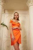 Orange Saten Kısa Söz Elbisesi ve Nişan Elbisesi - 3