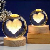 Kalp Ve Buluttan Kalp Tasarımlı Ahşap Altlıklı Işıklı Büyük Boy Cam Küre - 1