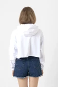Blackpink Minimalist Beyaz Optik Kadın Crop Kapşonlu thumbnail 4