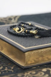 Damat Bohçasına Uygun Hediyelik Medine Hatlı Kuranı Kerim ve Çeyizlik Seccade Seti Siyah thumbnail 8