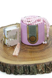 Mevlüt İçin Mini Silindir Kutulu Tesbihli Hediyelik Kuranı Kerim Seti Pembe thumbnail 1