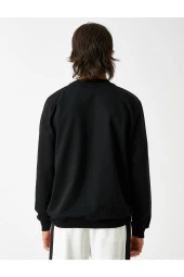 Basic Sweatshirt thumbnail 4