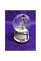 Büyük Boy Sokak Lambası Altında Oturan Işıklı Otomatik Üflemeli Kar Küresi thumbnail 1