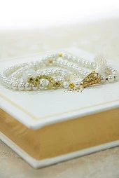 Özel Kutulu Gelin Bohçasına Uygun Hediyelik Çeyizlik Seccade Seti Beyaz thumbnail 5