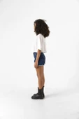 Candle Company Black Flame Beyaz Kırçıllı Kadın Crop Tshirt - 3