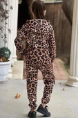 Kız Çocuk Kapüşonlu Leopar Desenli Sweatshirt ve Croplu Kahverengi Eşofman Takım thumbnail 2