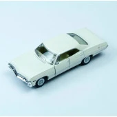 Kinsmart 1967 Chevrolet Impala 1:43 Krem Çek Bırak Model Araba thumbnail 1