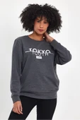 Kadın Bisiklet Yaka Rahat Kalıp 3 iplik Kalın Tokyo Baskılı Sweatshirt SPR24SWk30 - 3