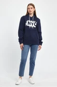 Kadın Kapşonlu Rahat Kalıp İçi Polarlı 3 iplik NYC Baskılı SweatShırt spr24swK09 - 6