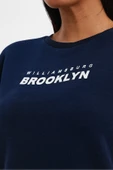Kadın Bisiklet Yaka Rahat Kalıp 3 iplik Kalın Brooklyn Baskılı Sweatshirt SPR24swk29 thumbnail 4