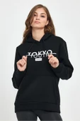 Kadın Kapşonlu Rahat Kalıp İçi Polarlı 3 iplik Tokyo Baskılı Swetashırt Spr24swk12 thumbnail 5