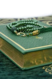 Damat Bohçasına Uygun Hediyelik Kuranı Kerim ve Çeyizlik Seccade Seti Yeşil thumbnail 5