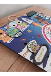 Rusça Mekanizmalı Uzay Temalı Montessori Duvar Takvimi Aylar , haftanın günleri ve mevsimler - 2