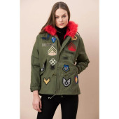 Pembe Kürklü Yeşil Kalın Logolu Kapüşonlu Kadın Askeri Mont Kaban - 1