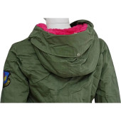 Pembe Kürklü Yeşil Kalın Logolu Kapüşonlu Kadın Askeri Mont Kaban - 3