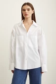 Omuzda Boncuk Detaylı  Oversize Gömlek Beyaz thumbnail 2