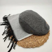 Gri Renk Klasik Kasket Ve Atkı İkili Takım thumbnail 4